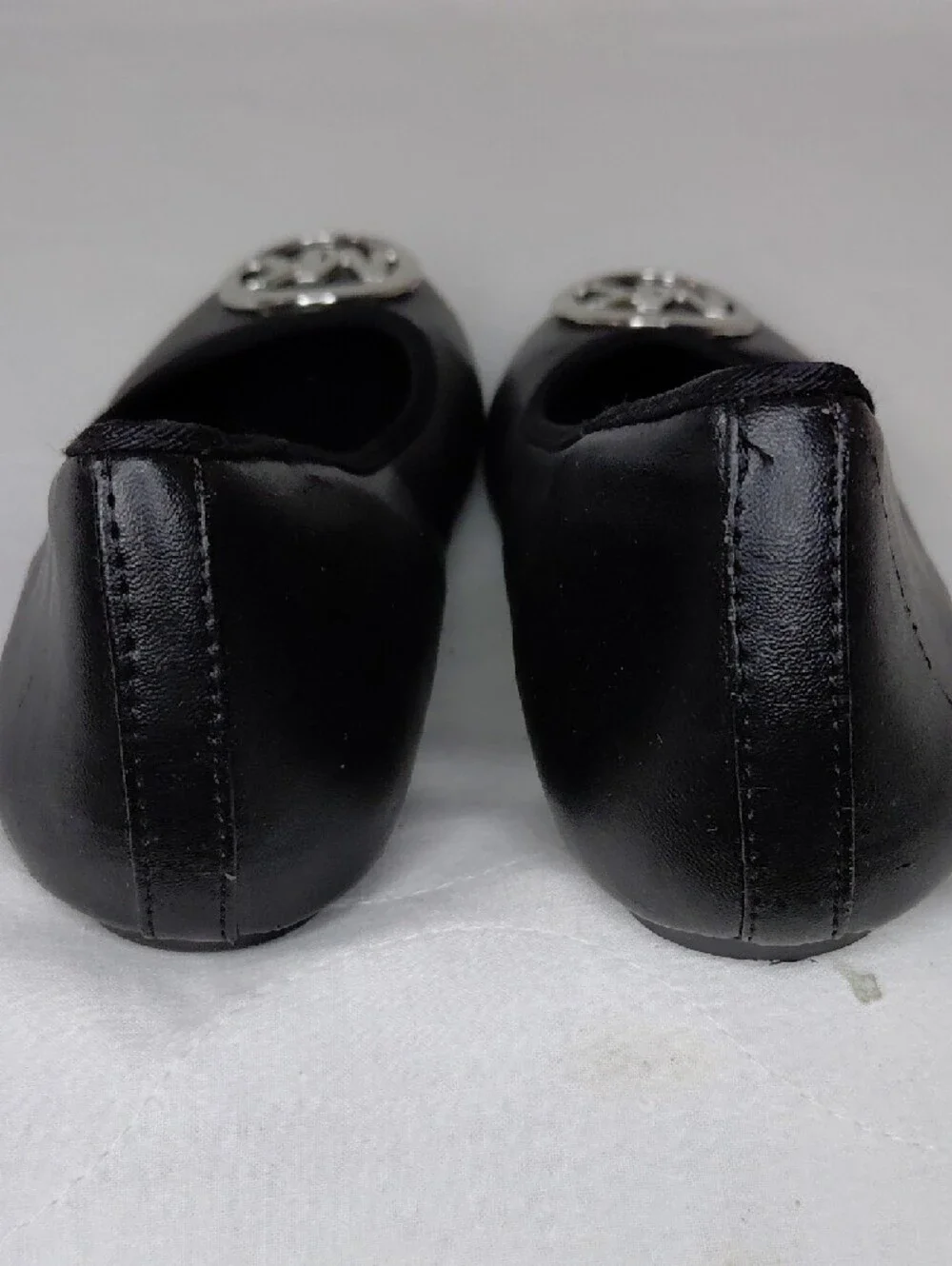 Michael Kors Girls Flat Ballerina Slipper Silver Medallion Sz 1